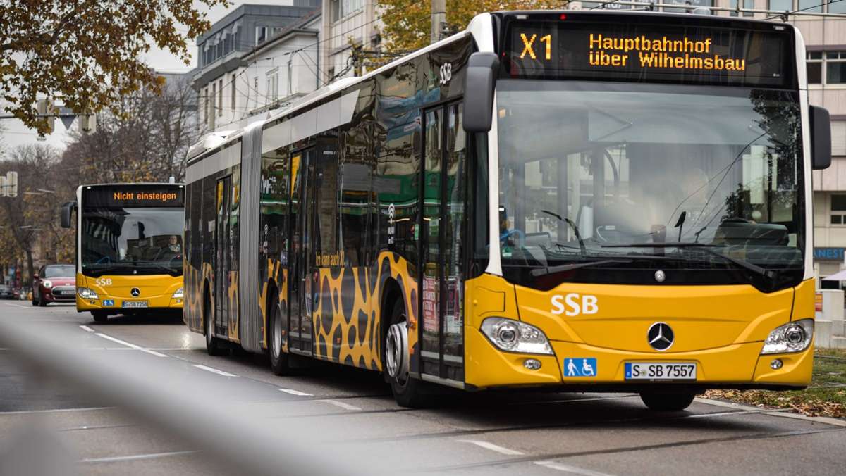 Busunfall in Stuttgart-Bad Cannstatt: Kollision zwischen X1 und VW fordert eine Verletzte