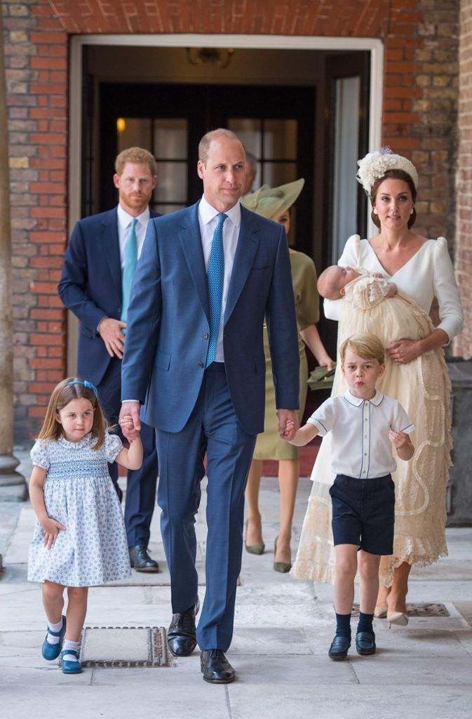 In Großbritannien wächst die Familie Cambridge weiter: Prinz William und Herzogin Kate haben inzwischen drei Kinder – Prinz George (5), Prinzessin Charlotte (3) und der erst drei Monate alte alte Prinz Louis (auf dem Arm seiner Mutter).