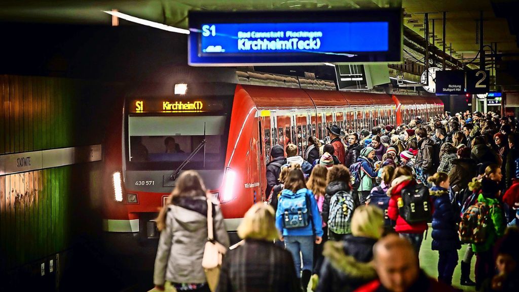Fahrgastzahlen im Verkehrsverbund Stuttgart: Regionalräte streiten  über Effekt der VVS-Tarifreform