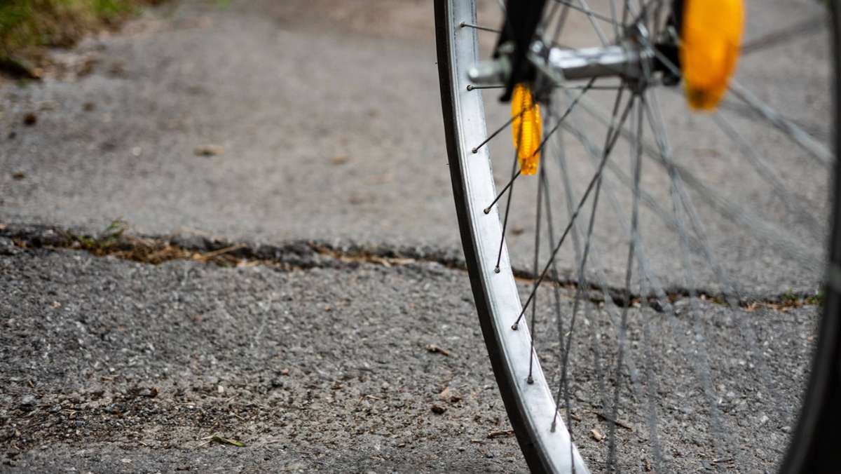 Unfälle in Stuttgart: Autofahrer übersehen Fahrradfahrer – zwei Verletzte