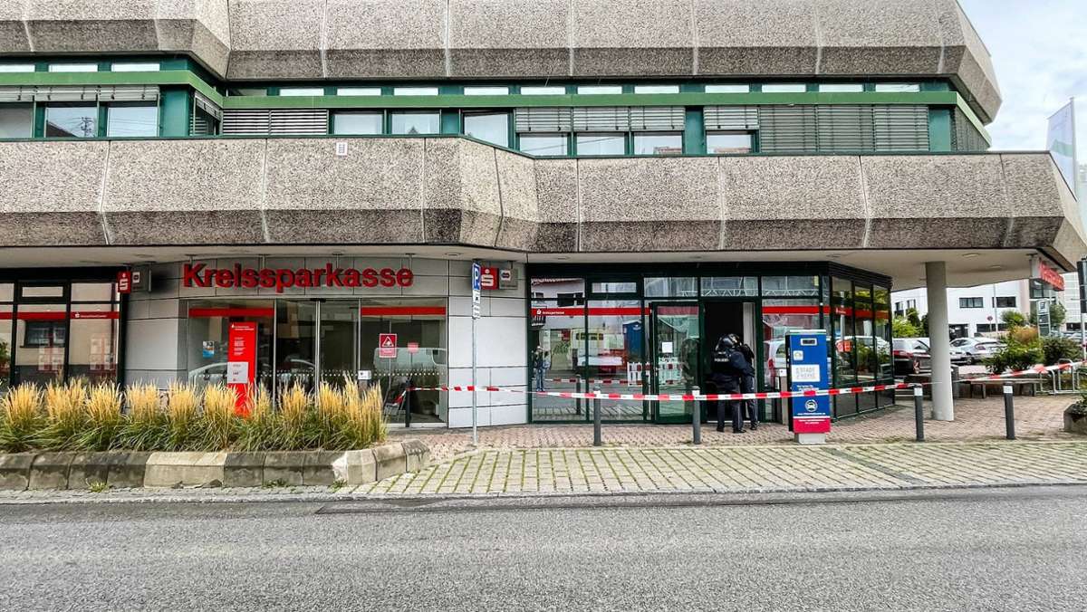 Banküberfall in Filderstadt-Bernhausen: Polizei nimmt Verdächtigen noch vor Ort fest
