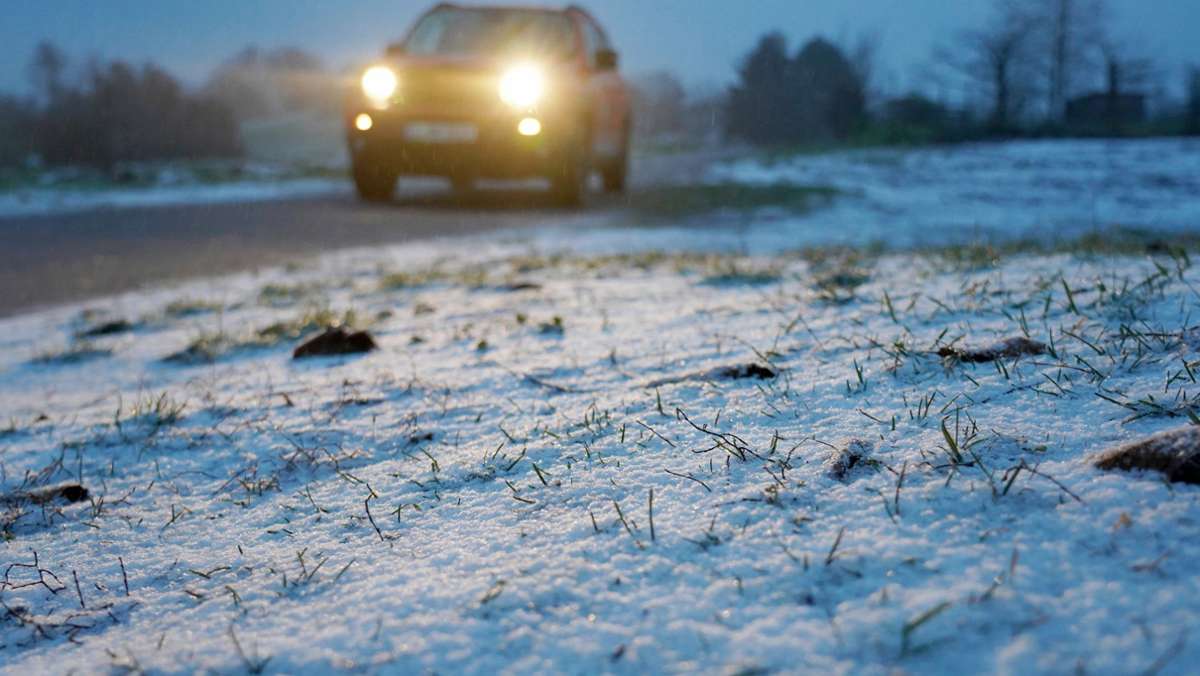 Schneeeinbruch in Baden-Württemberg: Mehr als 400 Unfälle auf spiegelglatten Straßen