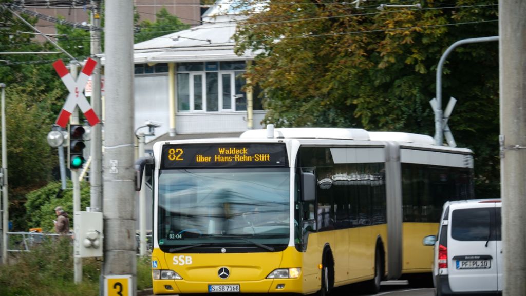 Mein Exil in Stuttgart: Fahren mit den Öffentlichen: Der Busfahrer hält auf Ansage