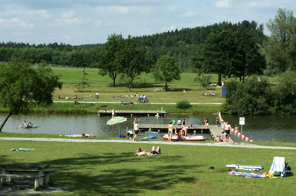 Der Aichstrutsee ist ein Stausee in Welzheim im Rems-Murr-Kreis.