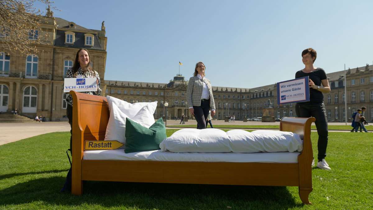 Aktion in Stuttgart: Was macht das Bett auf dem Schlossplatz?