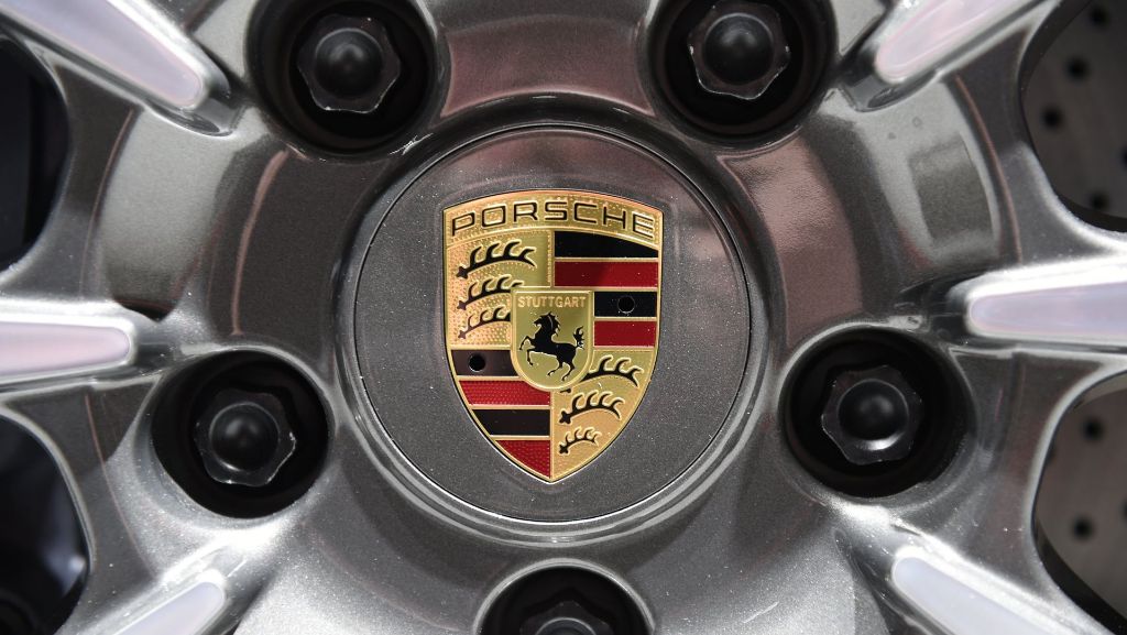 Leonberg: Unbekannte brechen Porsche auf