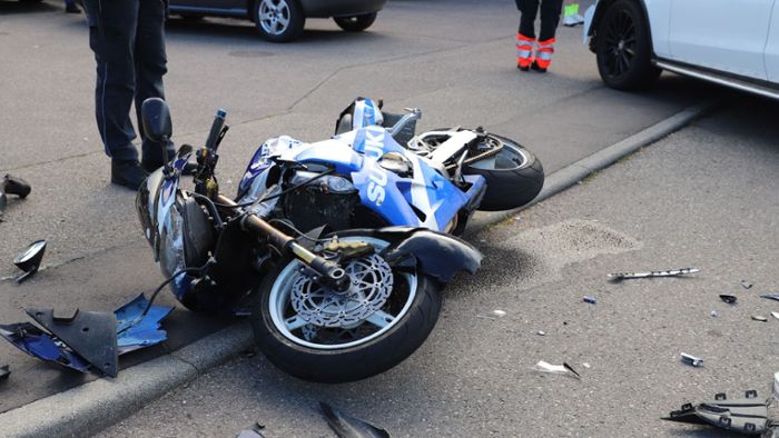 Motorradfahrer nach Zusammenstoß mit Auto verletzt