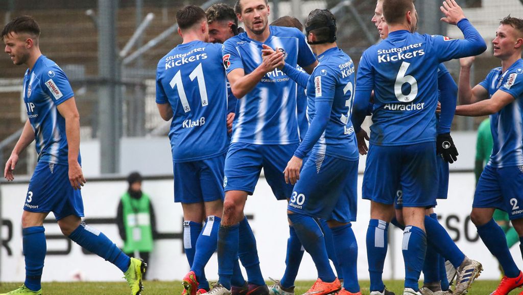  Oberligist Stuttgarter Kickers geht nach dem 3:0 gegen den FV Ravensburg als Spitzenreiter ins neue Fußballjahr – und hat noch Trümpfe in der Hinterhand. 