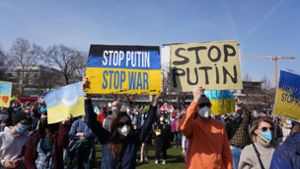 Tausende Menschen demonstrieren  gegen Putin