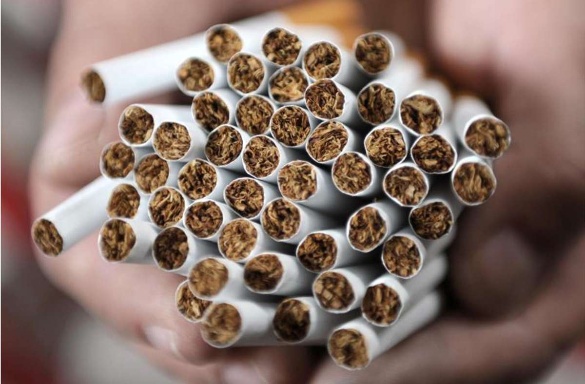 Die Tabaksteuer wird kräftig angehoben. Foto: dpa/Christian Charisius