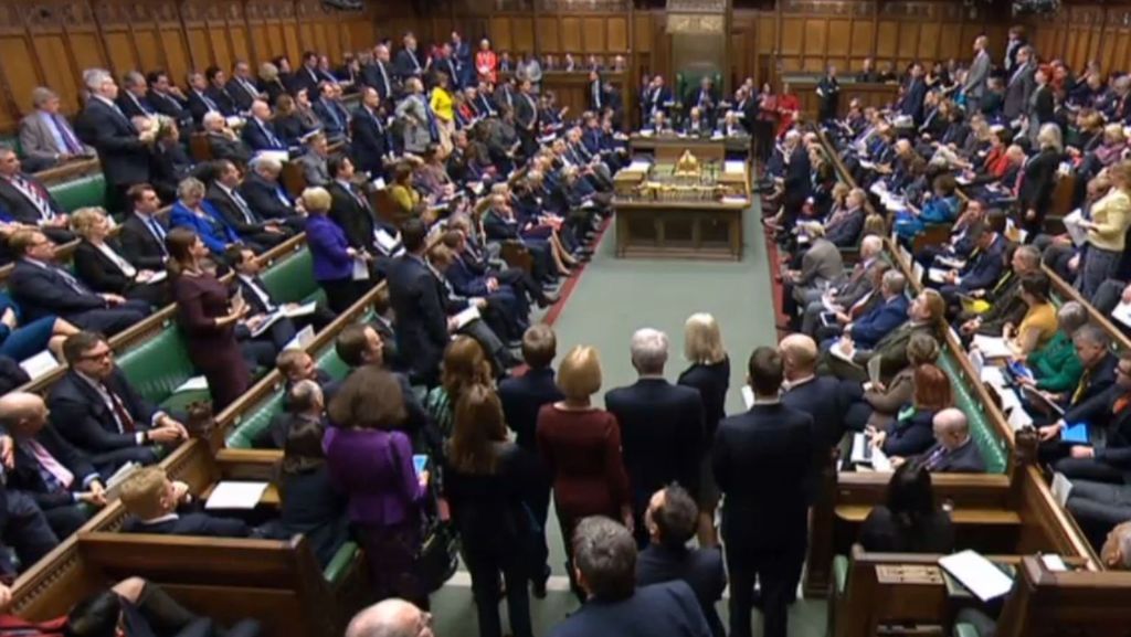 Brexit-Debatte im britischen Parlament: Im Abstand von zwei Degenlängen