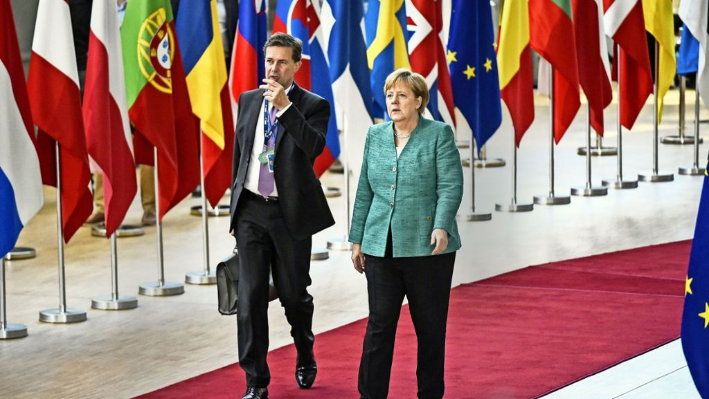  Die Europäische Union plant „Ausschiffungszentren“ in Nordafrika. Kanzlerin Merkel verhandelt nebenher über bilaterale Vereinbarungen zur Rücknahme von Flüchtlingen. 
