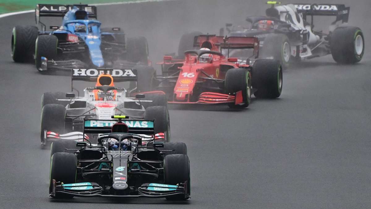  Valtteri Bottas hat das Formel-1-Rennen in Istanbul für sich entschieden. Für Lewis Hamiltons war es ein gebrauchtes Wochenende. Nach seiner Strafversetzung verlor er auch die Führung in der Gesamtwertung. 