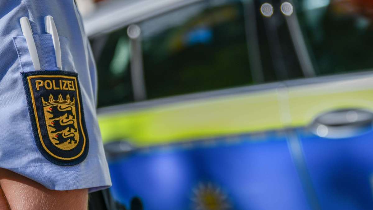 Kreis Esslingen: SUV-Fahrer fährt Fußgänger an und flüchtet - Polizei sucht Zeugen