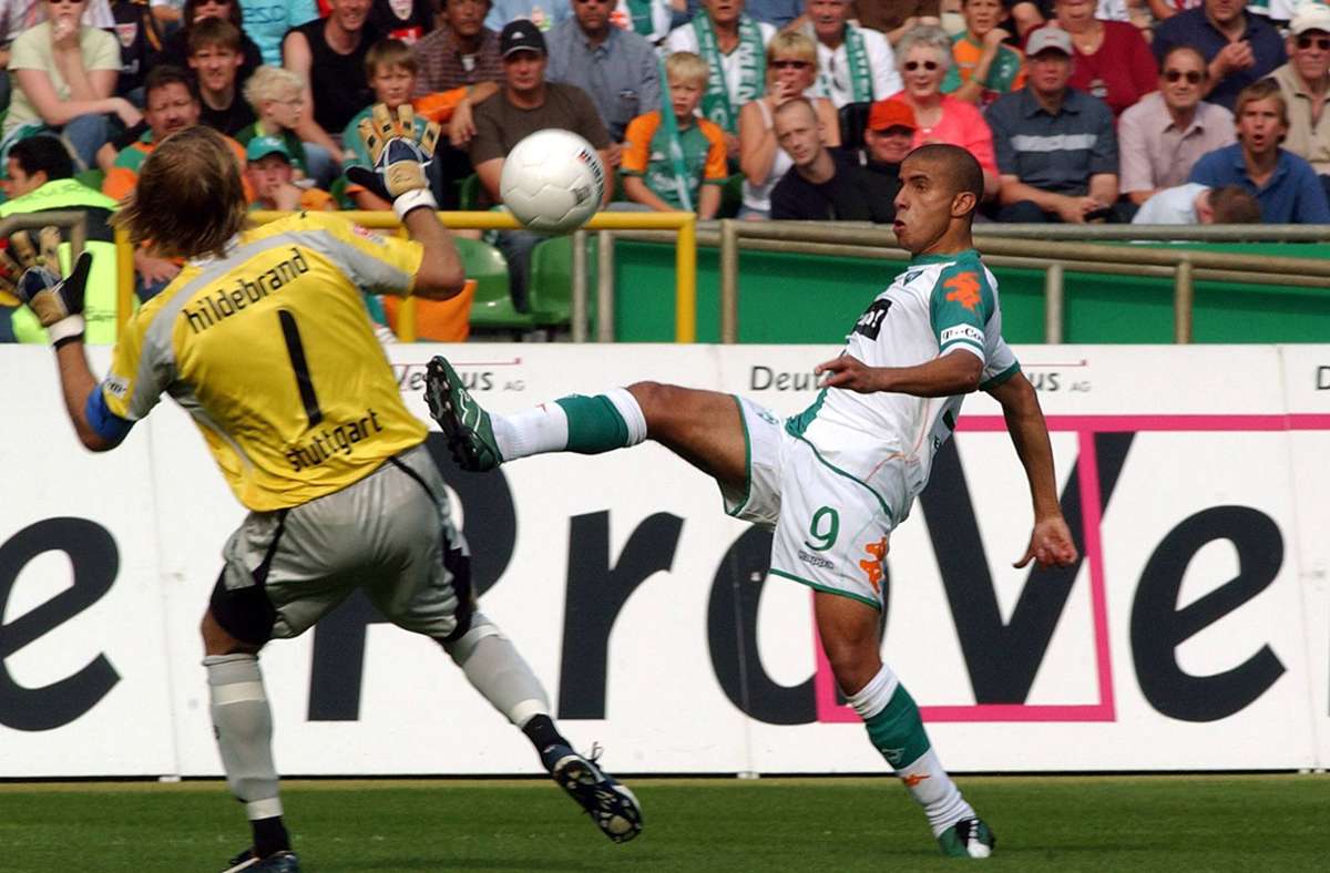 Zunächst aber bleibt der VfB in der Defensive unkonzentriert – der Ägypter Mohamed Zidan nutzt einen der Fehler und trifft per Heber über Hildebrand hinweg nach 33 Minuten zum 2:0 für Bremen. Die Vorentscheidung? Von wegen!