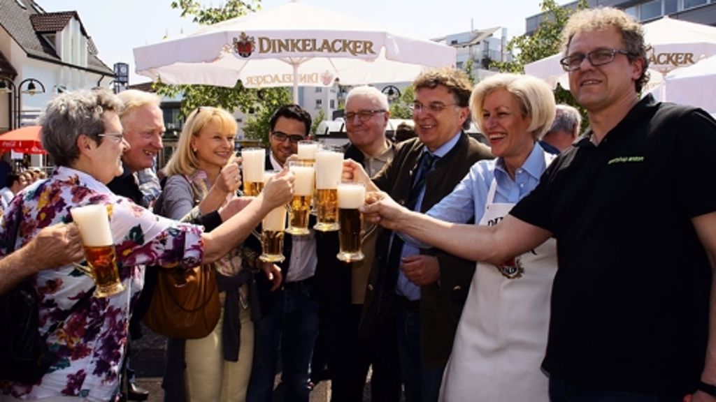  Bei strahlendem Sonnenschein haben Weilimdorfer Bürger, Geschäftsleute und Politiker das Maibaumfest gefeiert. 