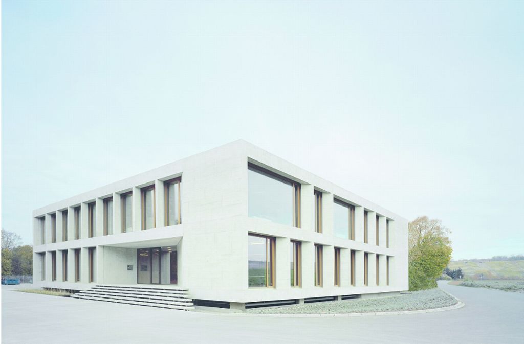 Verwaltungs- und Sozialgebäude Karl Köhler Gmbh, Besigheim Projektträgerin: Karl Köhler GmbH. Entwurf: wittfoht architekten bda, Stuttgart.