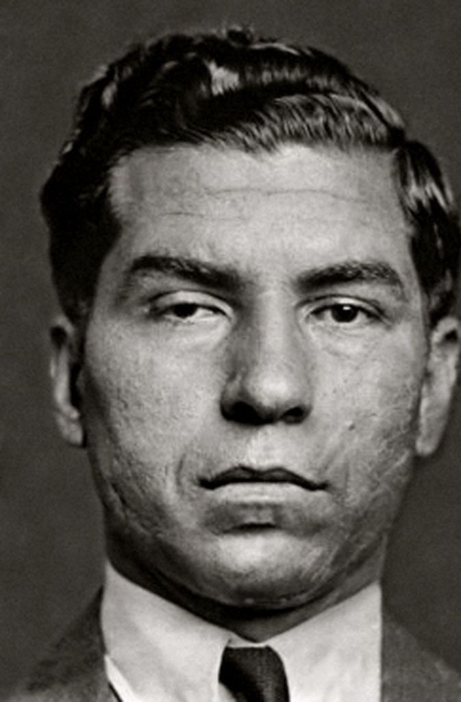 Lucky Luciano: 1897 in Lercara Friddi auf Sizilien geboren wanderte Luciano 1906 in die USA aus. Durch Morde an anderen Maffia-Bossen schaffte er es bis ganz oben an die Spitze des organisierten Verbrechens.