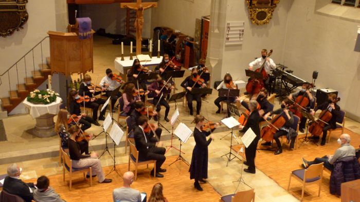 Junges Streichorchester spielt erstes Adventskonzert seit zwei Jahren