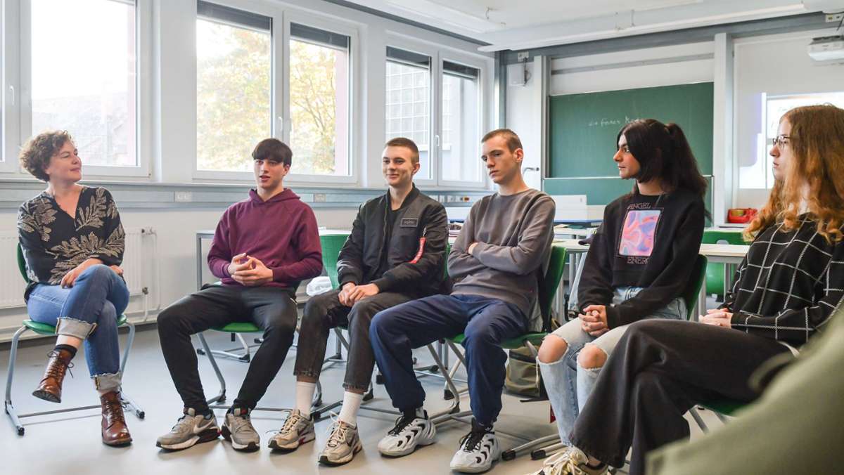 Warteliste an Stuttgarter Berufsschulen: „Ein extremes Schuljahr“ –  zu Besuch im Unterricht  für Geflüchtete