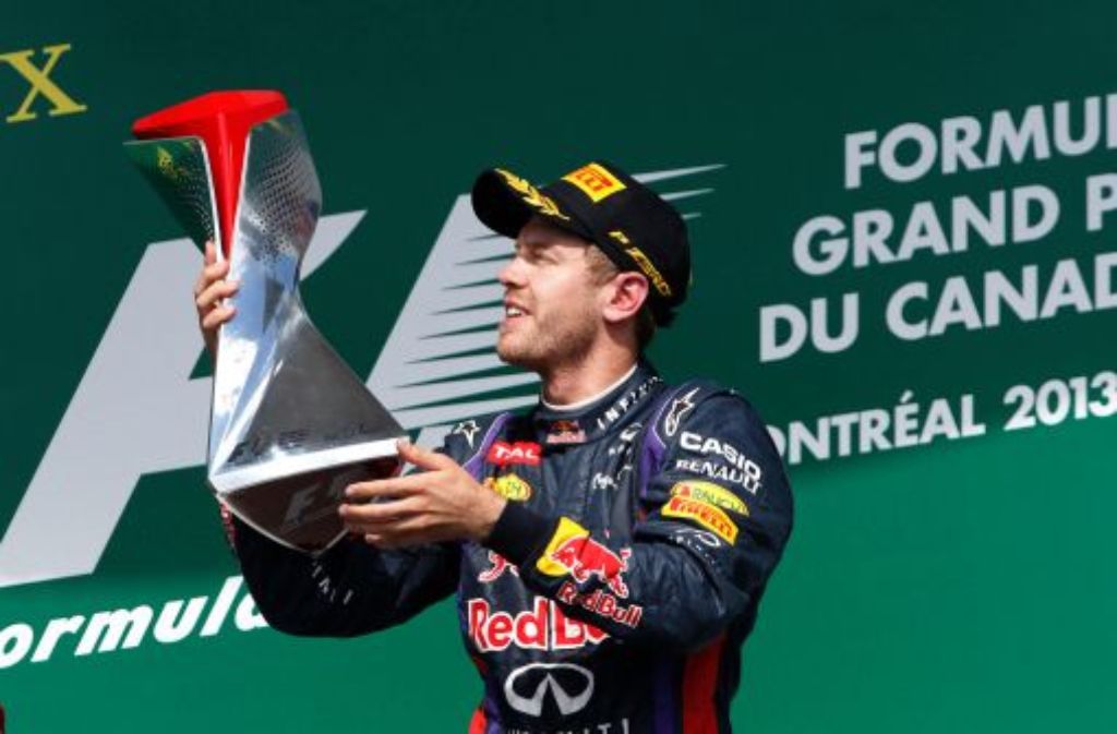Sebastian Vettel (Foto) hat einen weißen Fleck auf seiner Formel-1-Landkarte getilgt. Mit seinem Sieg in Nordamerika baut er den WM-Vorsprung aus. Für die Mercedes-Piloten endet ein hitziges Wochenende mit einem Podestplatz. Räikkönen stellt einen Schumi-Rekord ein. Foto: AP/dpa