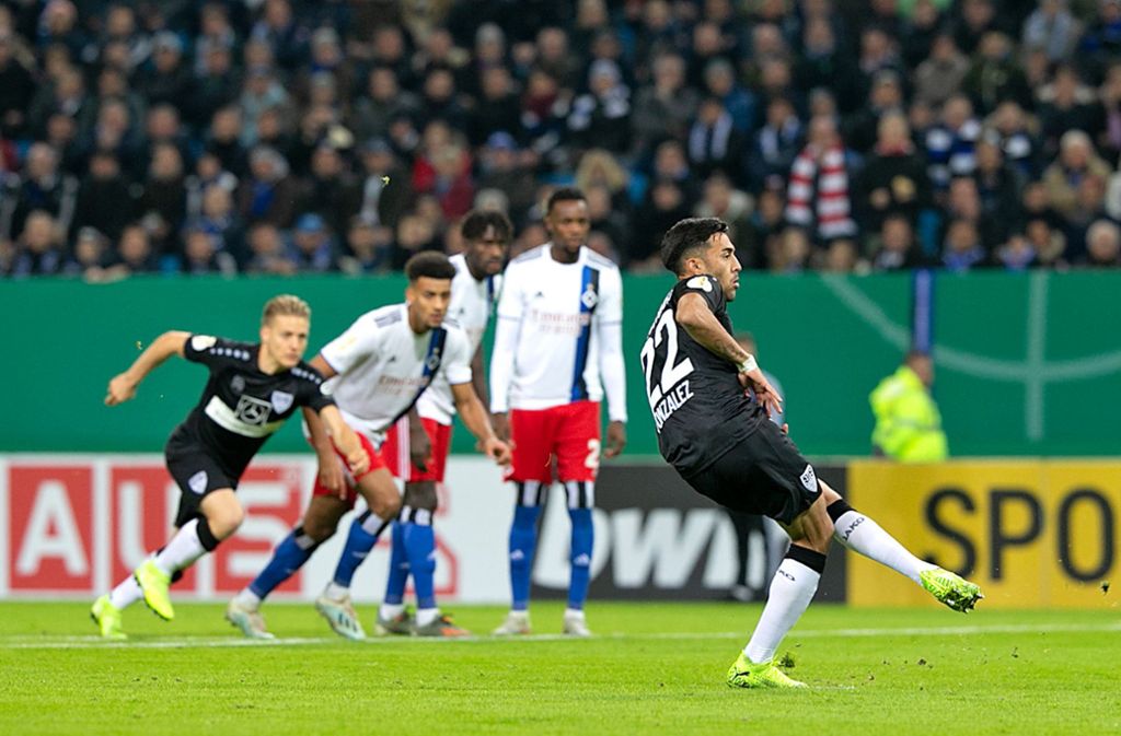 Tooor für VfB Stuttgart. Nicolás González brachte die Schwaben per Elfmeter früh in Führung.