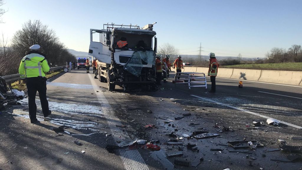 Zwischen Feuerbach und Zuffenhausen: Lkw-Unfall auf A 81 – Fahrer schwer verletzt
