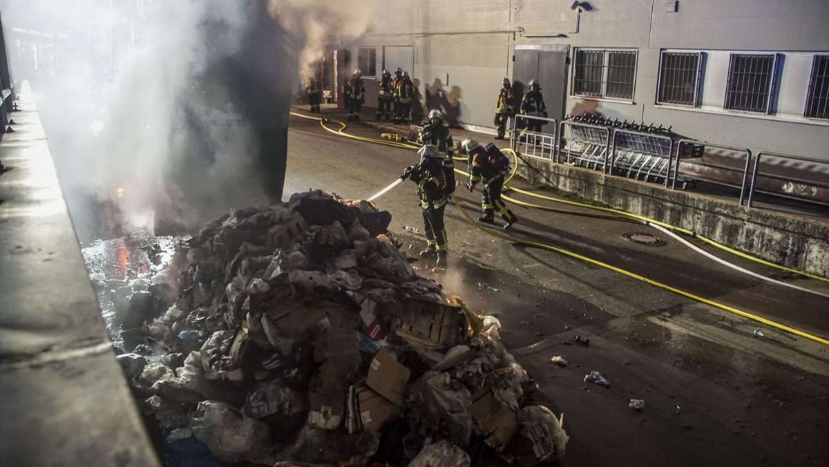 Kreis Ludwigsburg: Rauchender Container sorgt für Feuerwehreinsatz