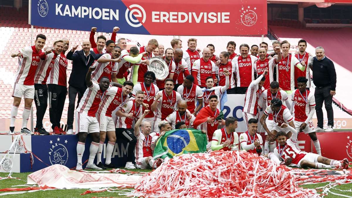 Niederländischer Fußballrekordmeister: Ajax Amsterdam   schmilzt Meisterschale ein – für jeden Fan ein Stück