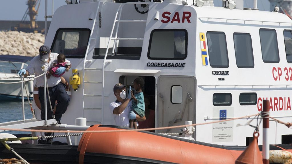 Italien: Gerettete Mittelmeer-Flüchtlinge dürfen an Land gehen