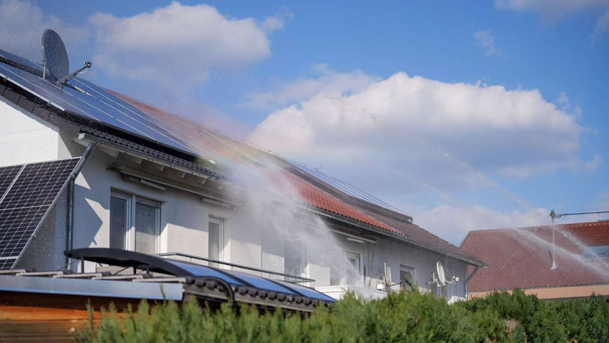Brand in Dürnau im Kreis Göppingen: Dachstuhl und Photovoltaikanlage bei Feuer zerstört – hoher Schaden