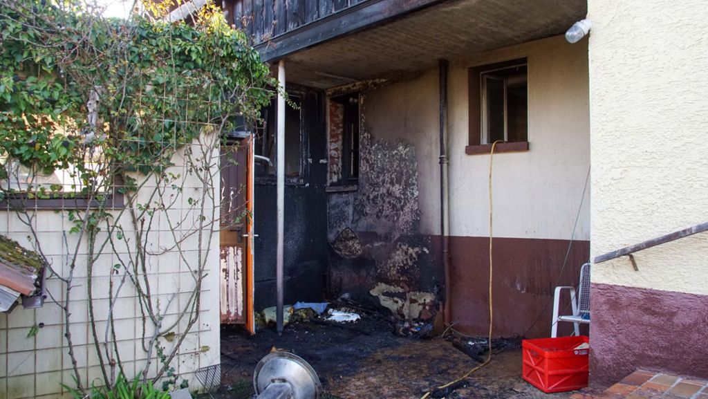 Feuer in Weil im Schönbuch: Grill setzt Hauswand und Balkon in Brand