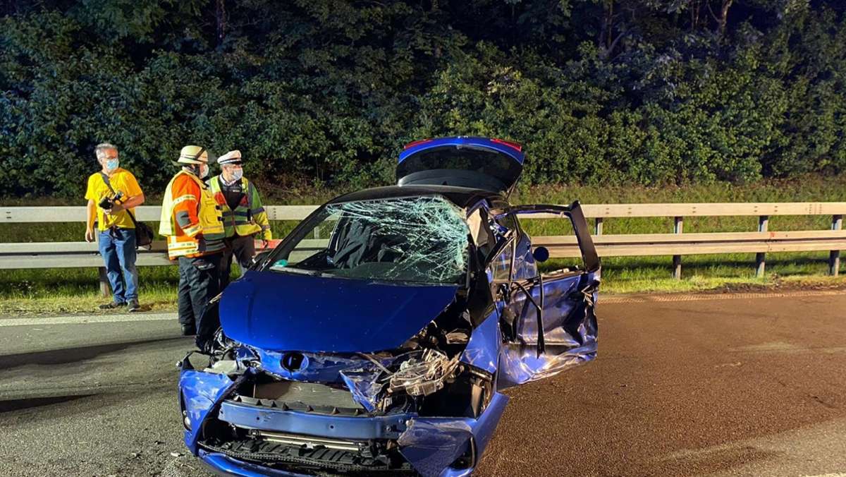 Unfall auf A81 bei Feuerbach: Toyota gerät ins Schleudern  – zwei Verletzte