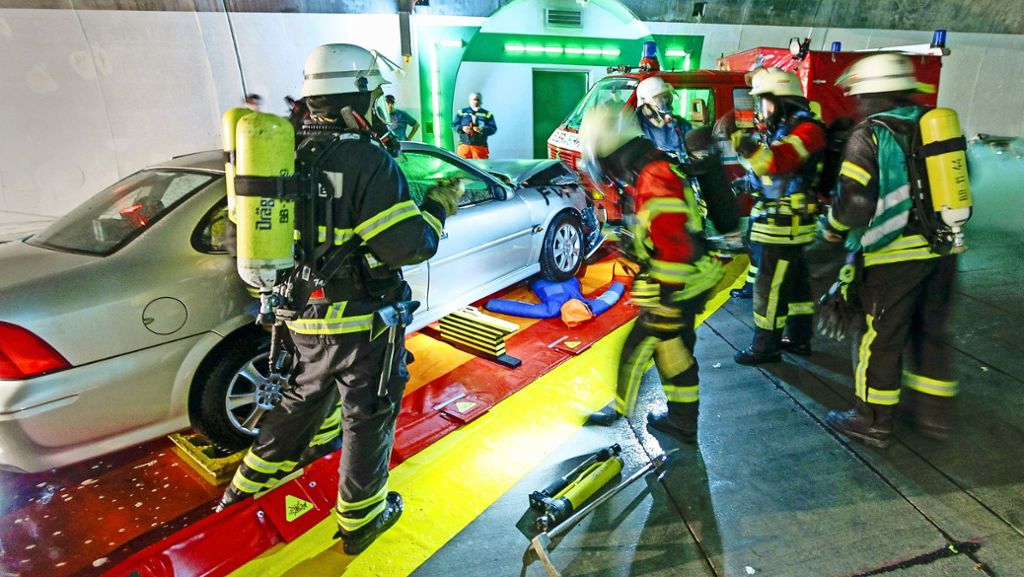 Feuerwehr-Übung in Sindelfingen-Darmsheim: Wenn die Hölle im Tunnel losbricht
