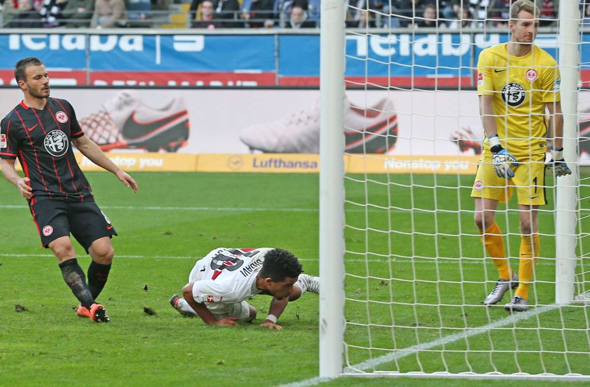 Der Eindruck täuscht: Nach dem 2:0 von Daniel Didavi ist der VfB bei Eintracht Frankfurt obenauf – der dringend benötigte Auswärtssieg scheint greifbar nahe.