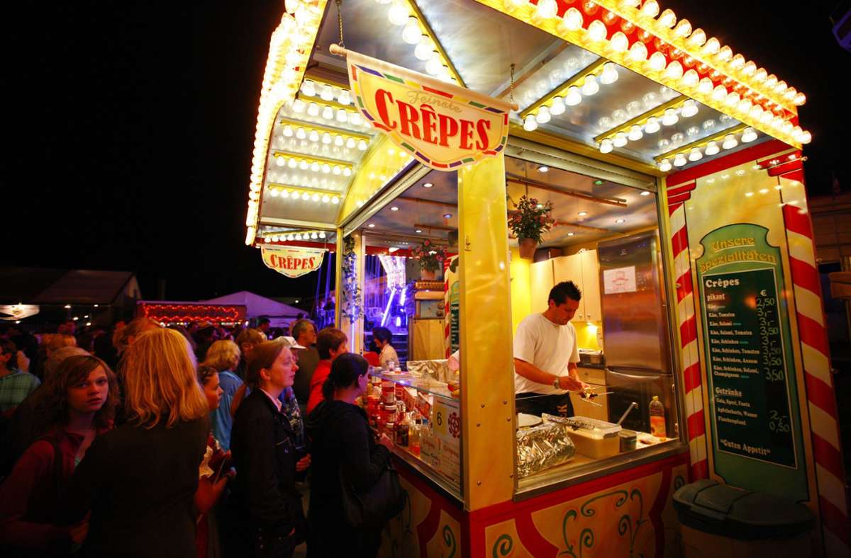 Crêpes gibt es auf dem Frühlingsfest mit allen möglichen Belägen. Mit Zucker und Zimt kosten sie je nach Stand mindestens drei Euro. (Symbolbild)