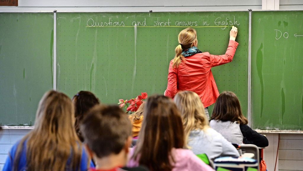  Der Unterricht in Baden-Württemberg soll besser werden. Doch die Fortbildungen machen Lehrer nicht wirklich fit für die neuen Anforderungen. Das zeigt eine Studie, die zum ersten Mal die Angebote vollständig unter die Lupe nimmt. 