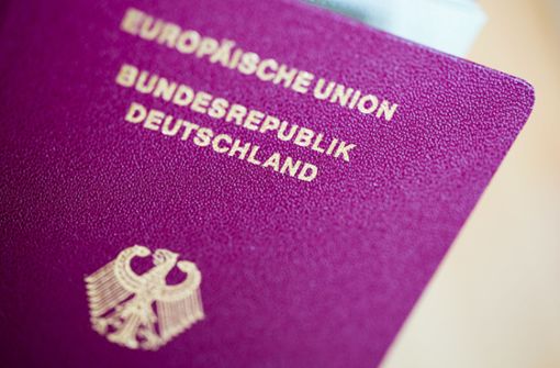 Die Hürden für die Einbürgerung sollen deutlich gesenkt werden. (Symbolbild) Foto: dpa/Rolf Vennenbernd