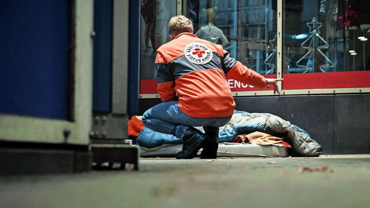 Drei Vorfälle innerhalb weniger Tage: Farbattacken auf Obdachlose in Stuttgart geben Rätsel auf