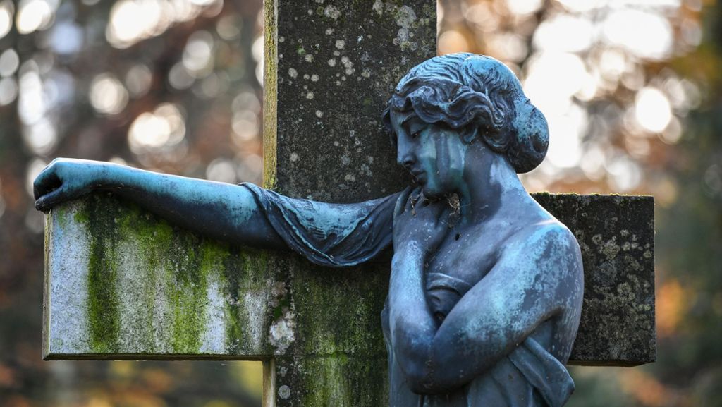 Vorfall in Oberhausen: Friedhofsmitarbeiter stiehlt toter Frau die Ringe vom Finger