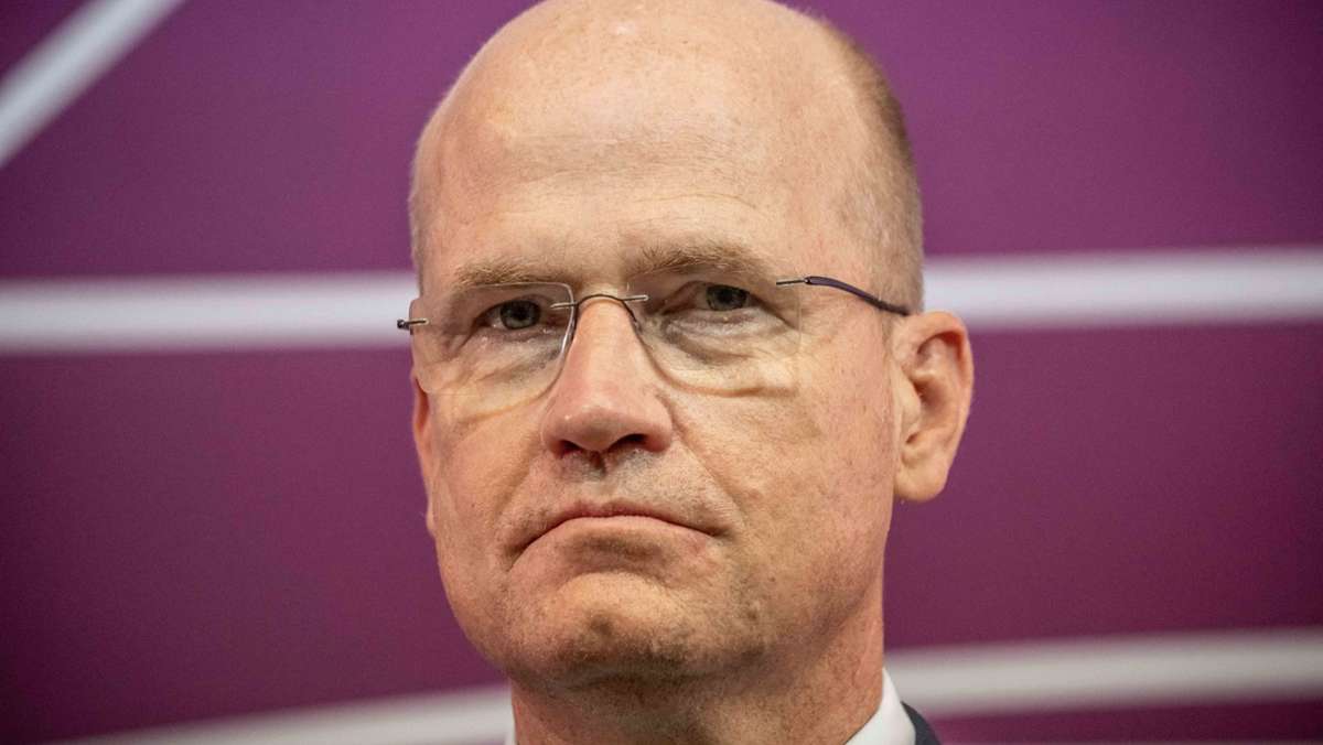  Unionsfraktionschef Brinkhaus hat die Reißleine gezogen. Bei einer Kampfkandidatur gegen den neuen CDU-Chef Merz hätte er kaum eine Chance gehabt. 