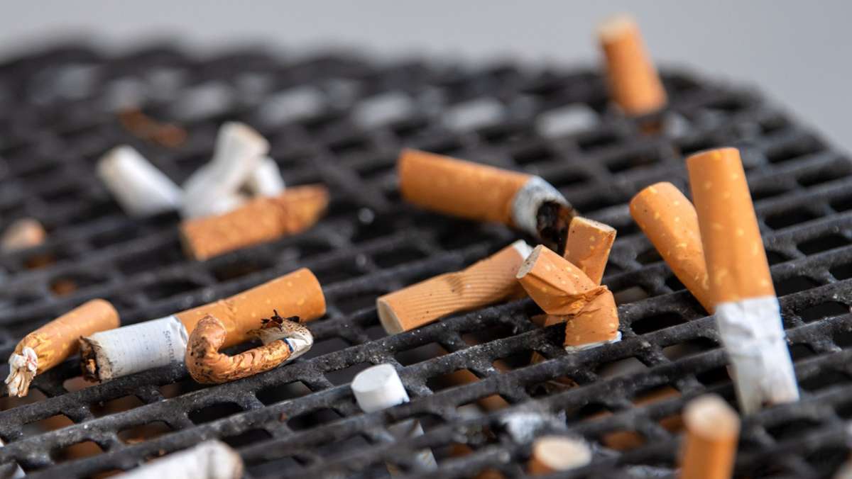 Alkohol und Zigaretten: Studie: Junge Menschen rauchen und trinken weniger