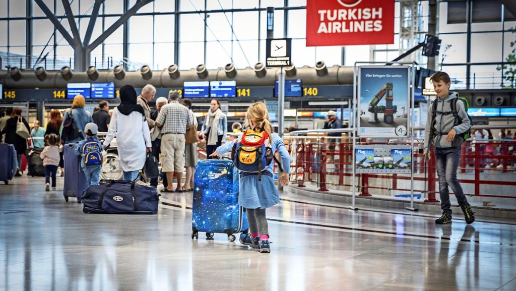 Flughafen Stuttgart: Ferienbeginn:  Schulschwänzen hat Saison