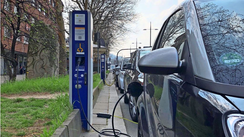 Elektromobilität in Stuttgart: Tagsüber werden begehrte  Ladesäulen knapp
