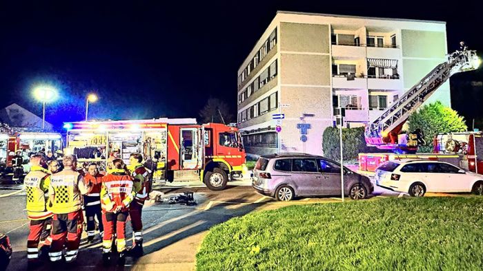 Nach  Brand in Ludwigsburg: Mehrfamilienhaus weiterhin unbewohnbar