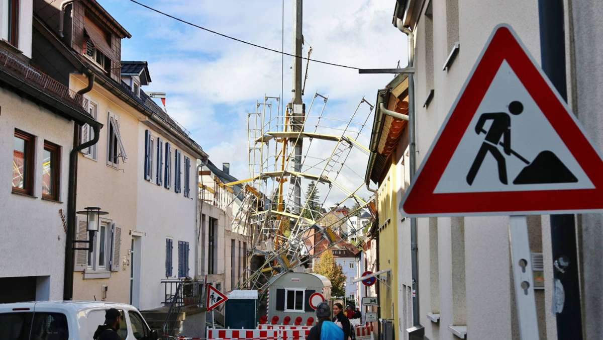 „Ignatz“ fegt über Ludwigsburg: Sturm wirft  Baugerüst um