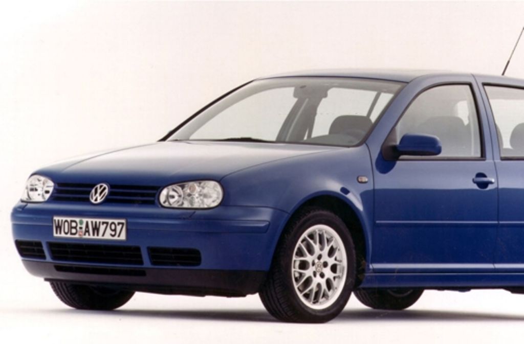 Eine komplett neue Innenausstattung war die bemerkenswerteste Veränderung, die den Golf der vierten Baureihe auszeichnete. Mit dem Golf R32, ursprünglich als limitierte Auflage geplant, konnte VW sämtliche Verkaufsprognosen übertreffen. Zwischen 1997 und 2006 wurden 4,1 Millionen Fahrzeuge dieses Typs produziert.