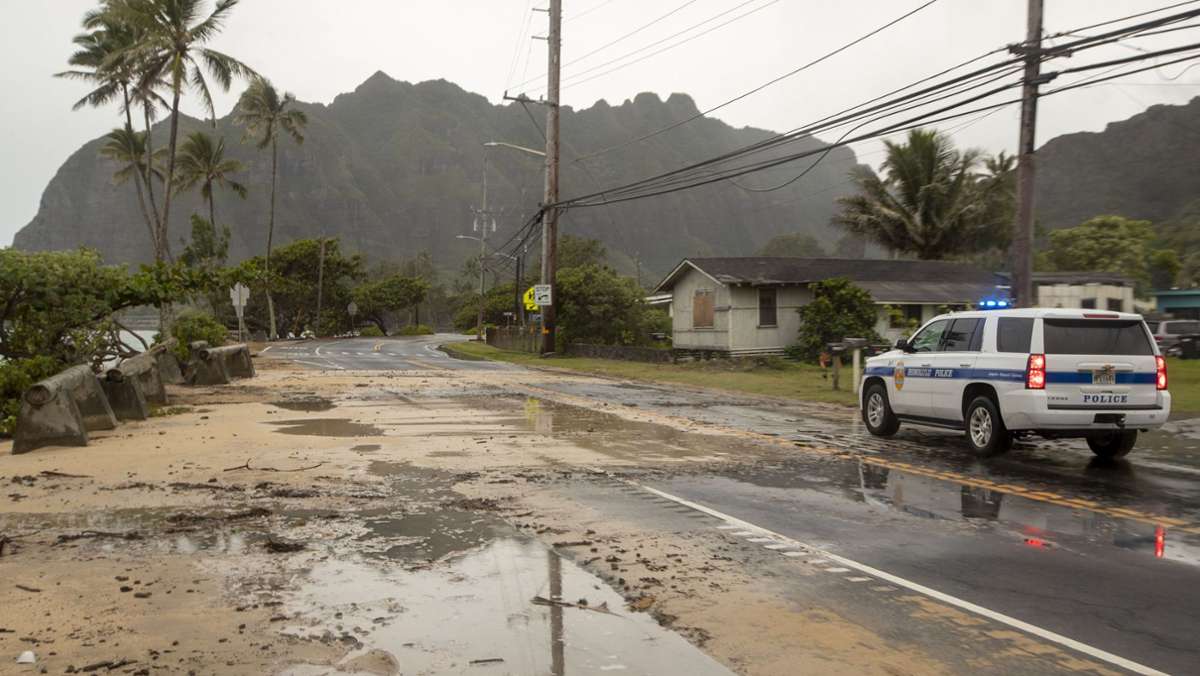  Der Hurrikan „Douglas“ zieht im Pazifik dicht an den Hawaii-Inseln entlang. Am Wochenende hatte der erste Hurrikan des Atlantiks in dieser Saison die US-Küste in Texas getroffen. 