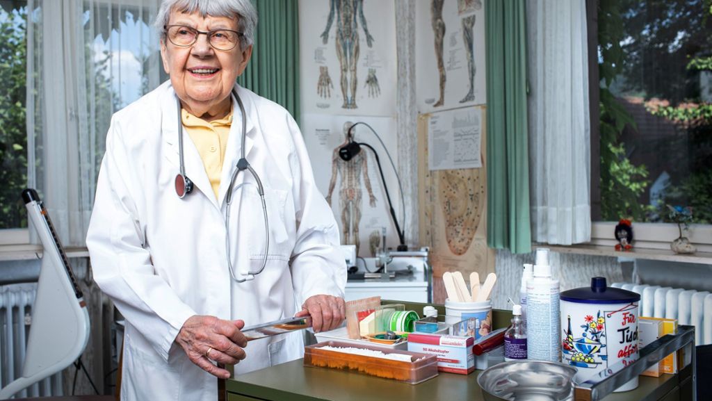 Eine der ältesten Ärztinnen im Südwesten: Mit 94 Jahren noch täglich in der Praxis