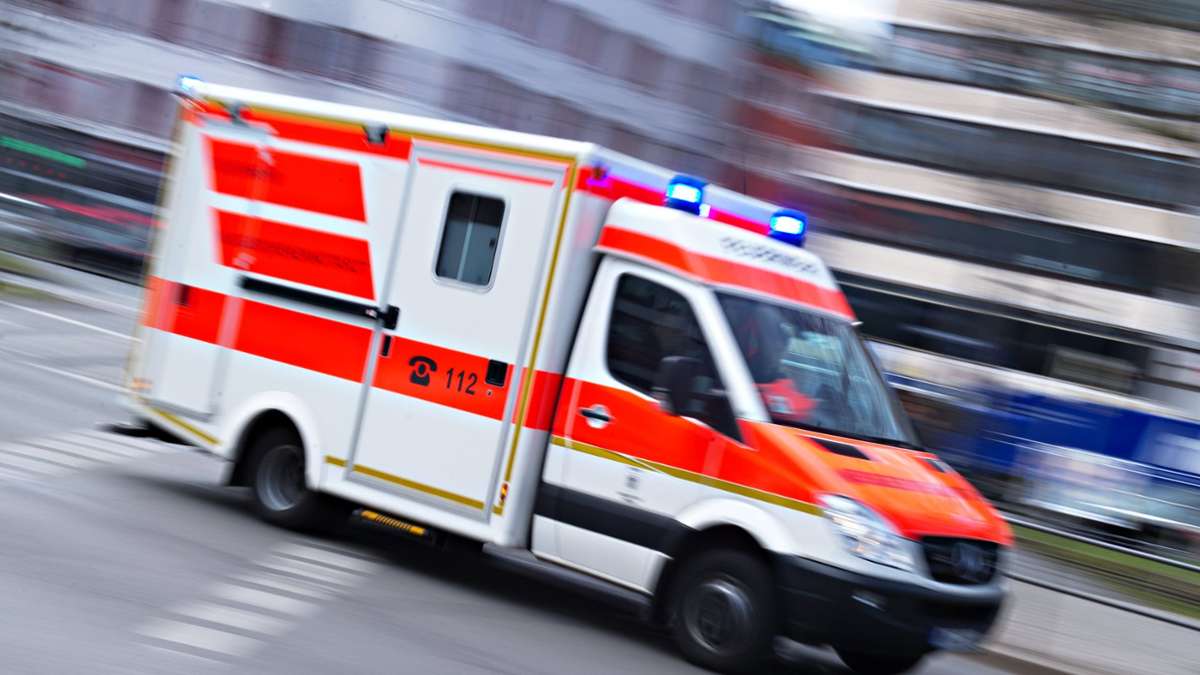 München: Feuerwehr: Sechs Verletzte bei Zusammenstoß von Tram und Bus